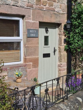 Quaint Cosy Two Bedroom Cottage with Two Ensuite